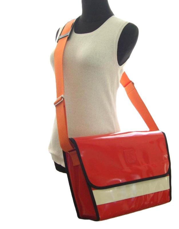 Photo2: NAHOK Messenger Bag [Schneider] Scarlet / Ivory {Waterproof, Temperature Adjustment & Shock Absorb}